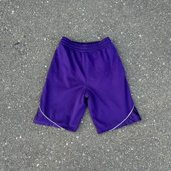 Y2K Los Angeles Lakers Athletic Basketball Shorts - Picture 3 of 9